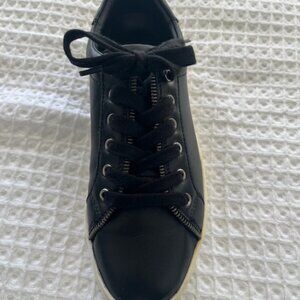 Frye & Co Leather Sneakers with Zipper Accents Sz 9